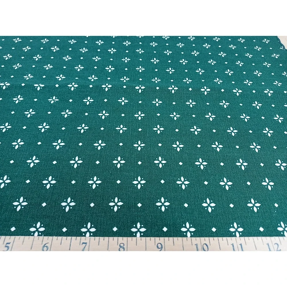 Vintage Lot Of 2 Green Napkins Festive Green Christmas Dinner Table‎ Napkins